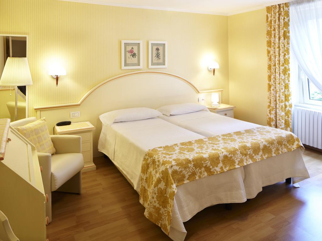 Albergo Milano Snc Lanzo dʼIntelvi Szoba fotó