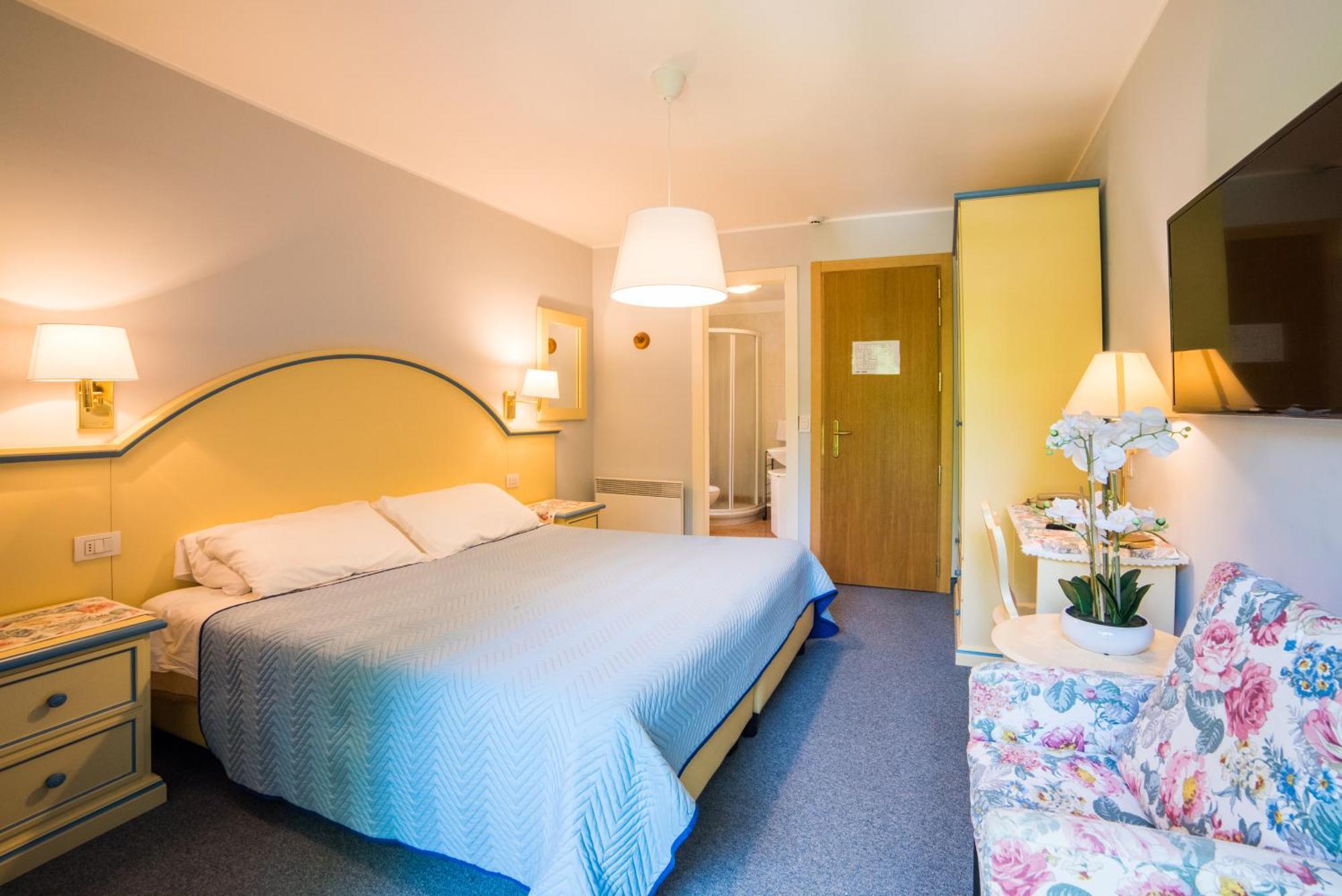 Albergo Milano Snc Lanzo dʼIntelvi Kültér fotó