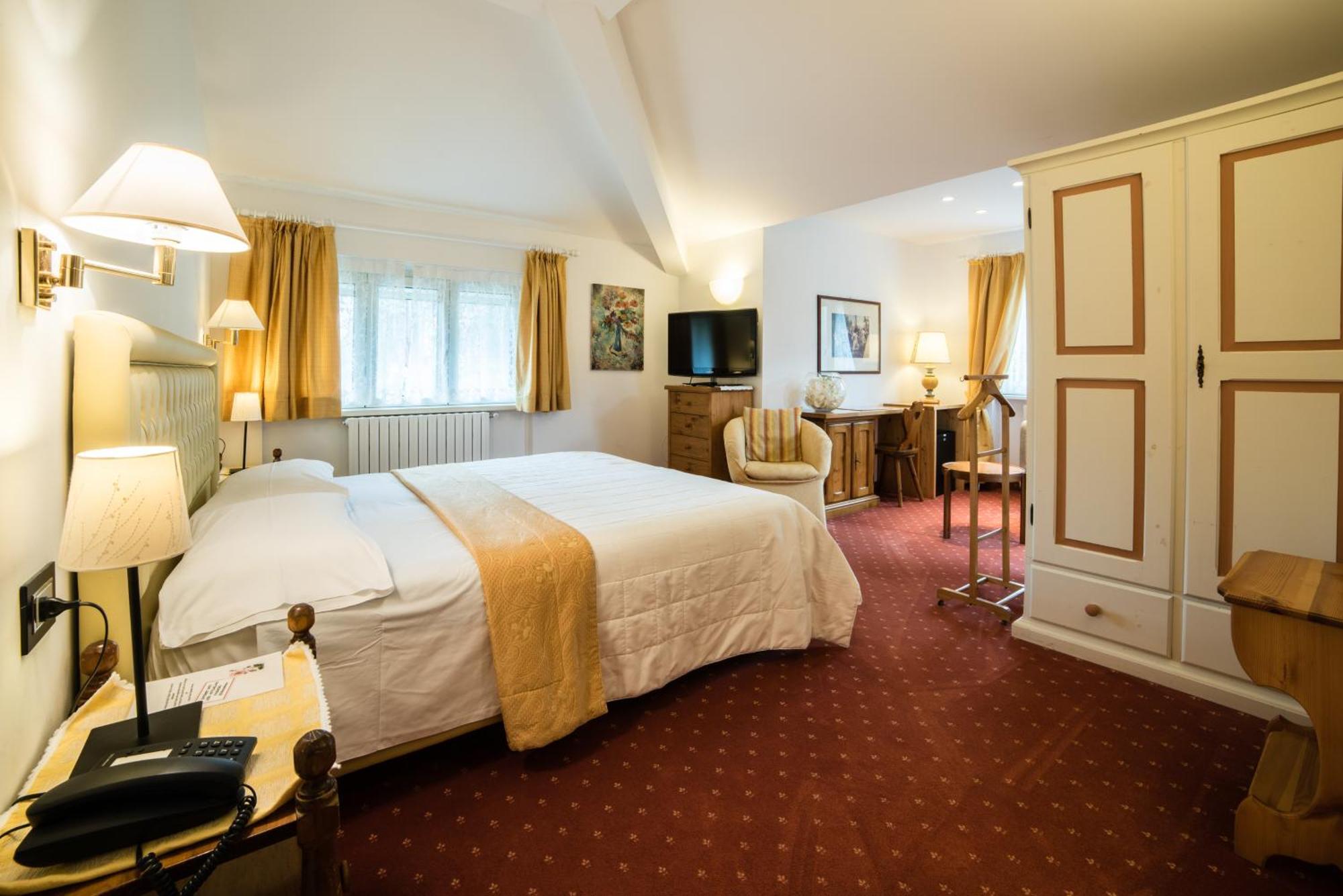 Albergo Milano Snc Lanzo dʼIntelvi Kültér fotó