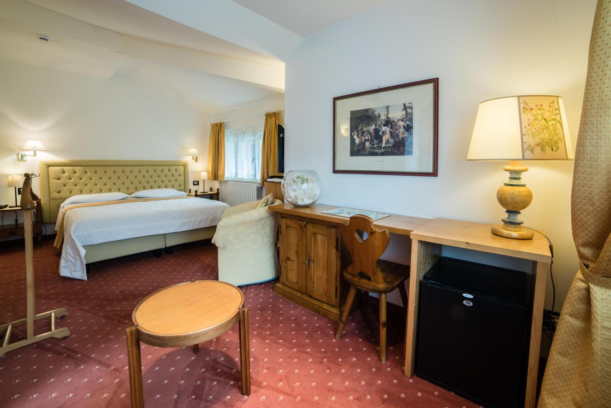 Albergo Milano Snc Lanzo dʼIntelvi Kültér fotó